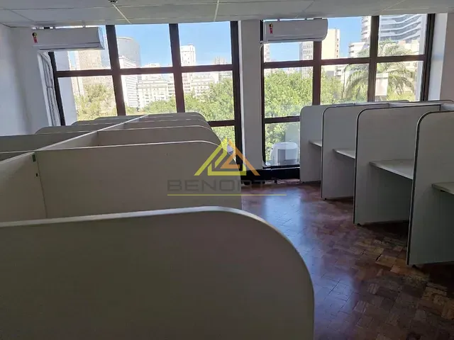Conjunto comercial com 212m², para alugar, no bairro República em São Paulo