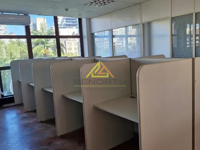 Conjunto comercial com 212m², para alugar, no bairro República em São Paulo