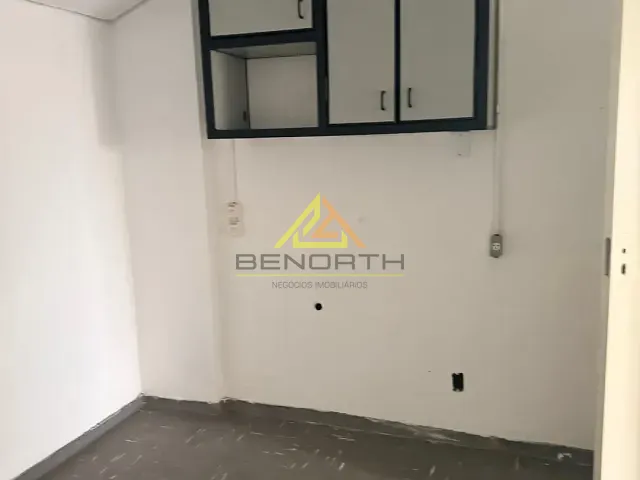 Conjunto comercial com 90m², para alugar, no bairro República em São Paulo