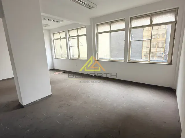 Conjunto comercial com 90m², para alugar, no bairro República em São Paulo