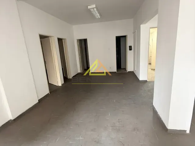 Conjunto comercial com 90m², para alugar, no bairro República em São Paulo