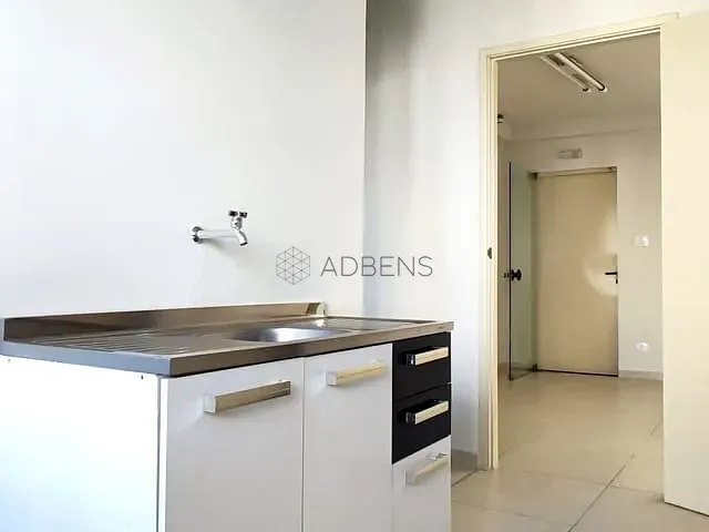 Conjunto comercial para alugar, no bairro Liberdade em São Paulo