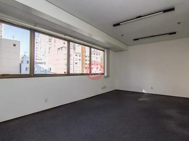 Conjunto comercial com 33m², para alugar, no bairro Centro Histórico em Porto Alegre