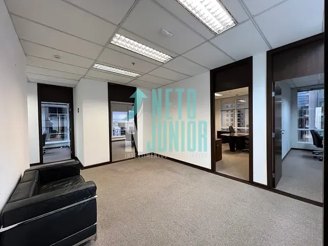 Conjunto comercial com 226m², para alugar, no bairro Vila Olímpia em São Paulo