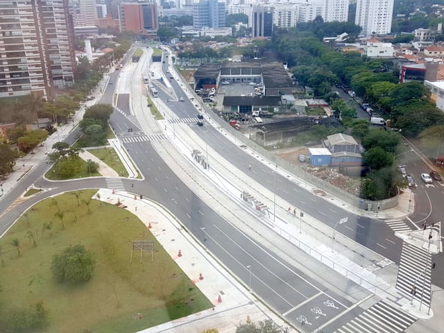 Conjunto comercial com 316m², para alugar, no bairro Chácara Santo Antônio em São Paulo