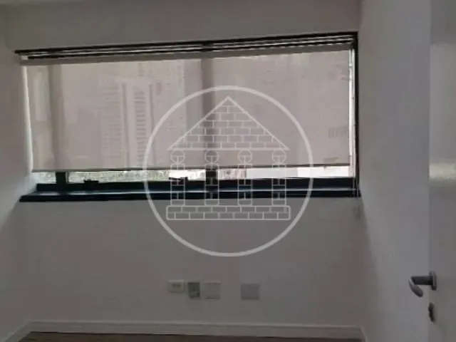 Conjunto comercial com 90m², à venda ou para alugar, no bairro Vila Olímpia em São Paulo