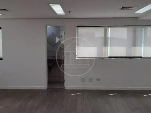 Conjunto comercial com 90m², à venda ou para alugar, no bairro Vila Olímpia em São Paulo