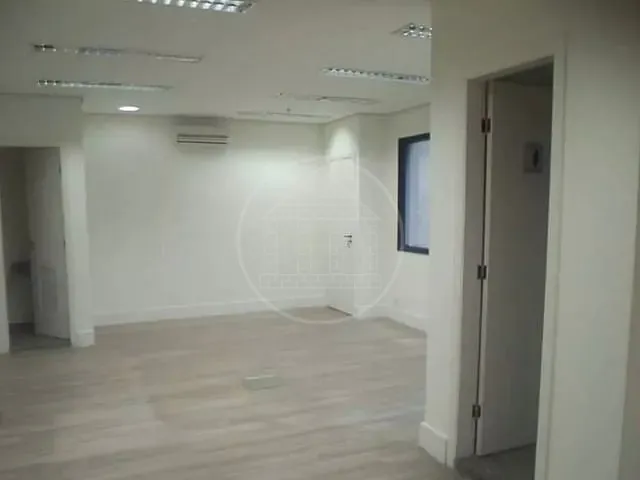 Conjunto comercial com 37m², à venda, no bairro Vila Olímpia em São Paulo