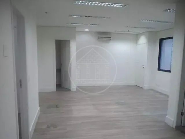 Conjunto comercial com 37m², à venda, no bairro Vila Olímpia em São Paulo