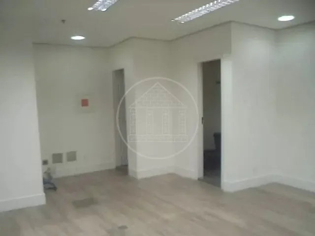 Conjunto comercial com 37m², à venda, no bairro Vila Olímpia em São Paulo