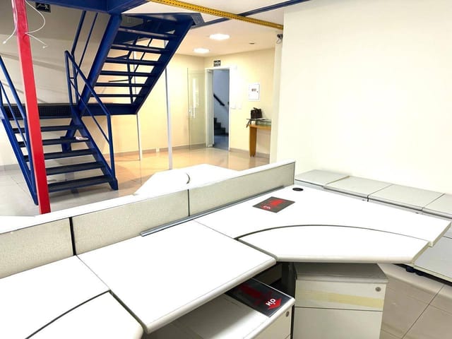 Conjunto comercial com 250m², à venda ou para alugar, no bairro Vila Tramontano em São Paulo