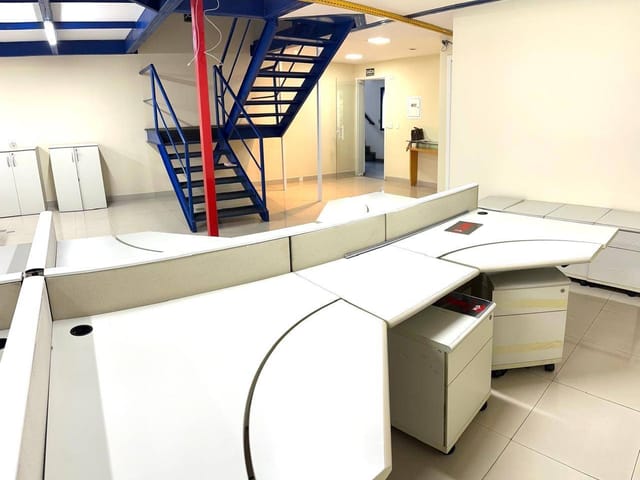 Conjunto comercial com 250m², à venda ou para alugar, no bairro Vila Tramontano em São Paulo
