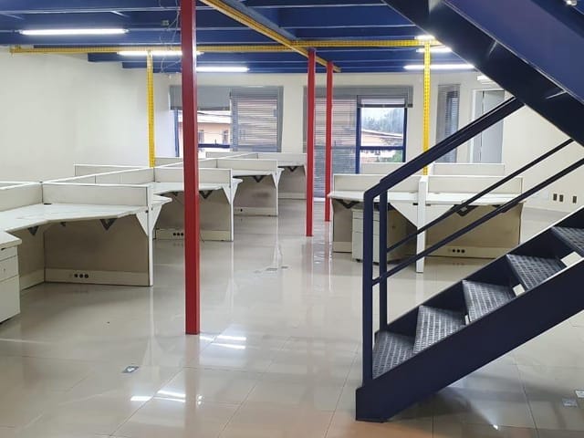 Conjunto comercial com 250m², à venda ou para alugar, no bairro Vila Tramontano em São Paulo