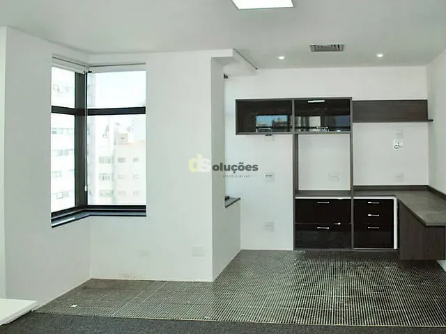 Conjunto comercial 1 quarto e 2 banheiros, para alugar, no bairro Cerqueira César em São Paulo