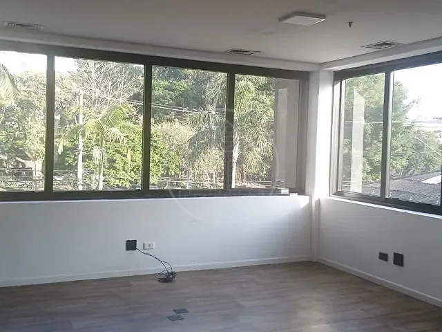 Conjunto comercial com 97m², para alugar, no bairro Chácara Santo Antônio em São Paulo