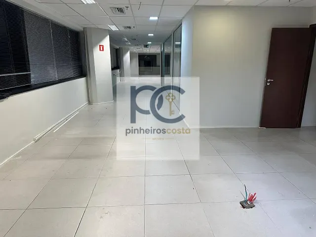 Conjunto comercial à venda ou para alugar, no bairro Bela Vista em São Paulo