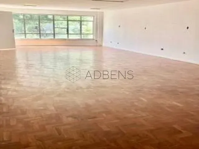 Conjunto comercial à venda, no bairro Liberdade em São Paulo
