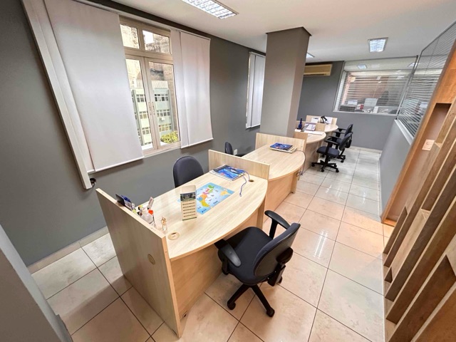 Foto do Conjunto comercial - Conjunto Comercial VENDA de 126 m2, 5 salas, 3 banheiros, 1 copa na Liberdade, São Paulo, SP. | Paulista Imóveis.