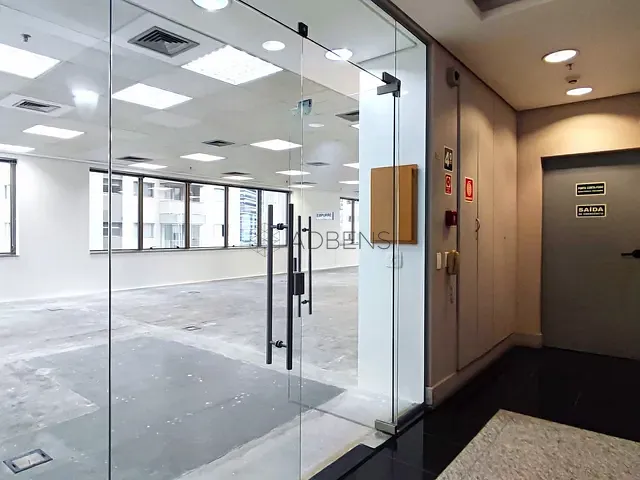 Conjunto comercial para alugar, no bairro Vila Olímpia em São Paulo