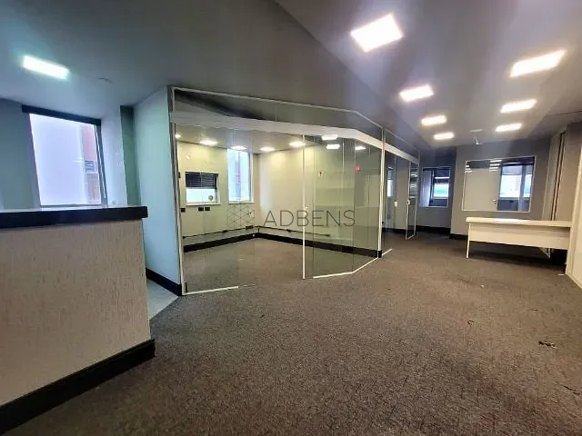 Conjunto comercial para alugar, no bairro Cerqueira César em São Paulo
