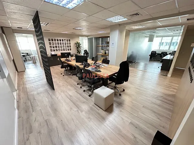 Conjunto comercial com 251m², à venda, no bairro Cerqueira César em São Paulo