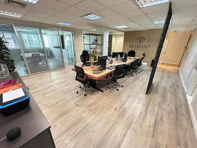 Conjunto comercial com 251m², à venda, no bairro Cerqueira César em São Paulo