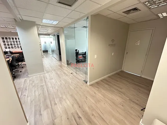 Conjunto comercial com 251m², à venda, no bairro Cerqueira César em São Paulo