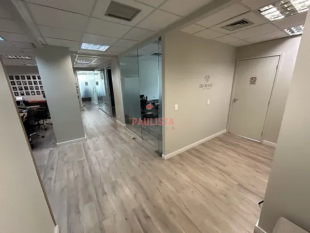 Conjunto comercial com 251m², à venda, no bairro Cerqueira César em São Paulo