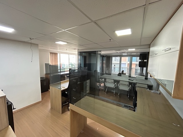 Foto do Conjunto comercial - Conjunto Comercial MOBILIADO VENDA ou LOCAÇÃO de 53 m2, 1 banheiro, 1 vaga em Santo Amaro, São Paulo, SP | Paulista Imóveis.