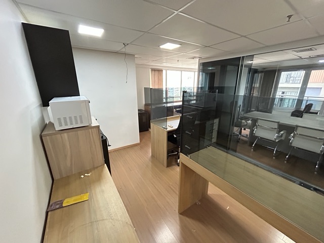 Foto do Conjunto comercial - Conjunto Comercial MOBILIADO VENDA ou LOCAÇÃO de 53 m2, 1 banheiro, 1 vaga em Santo Amaro, São Paulo, SP | Paulista Imóveis.