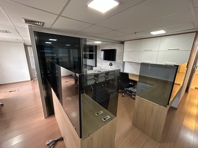 Foto do Conjunto comercial - Conjunto Comercial MOBILIADO VENDA ou LOCAÇÃO de 53 m2, 1 banheiro, 1 vaga em Santo Amaro, São Paulo, SP | Paulista Imóveis.