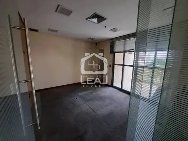 Conjunto comercial com 130m², à venda ou para alugar, no bairro Vila Olímpia em São Paulo