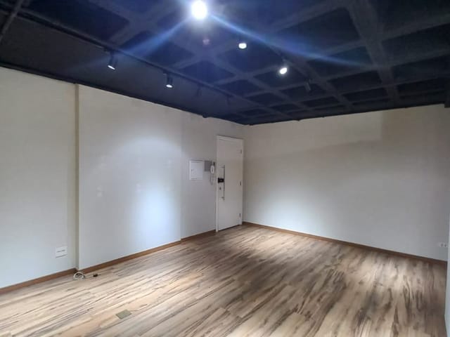 Foto do Conjunto comercial - Conjunto comercial para venda e locação em Pinheiros com 62m², copa e 1 banheiro - Próximo a estação das Clínicas | Miani Imóveis