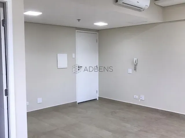 Conjunto comercial com 76m², para alugar, no bairro Liberdade em São Paulo