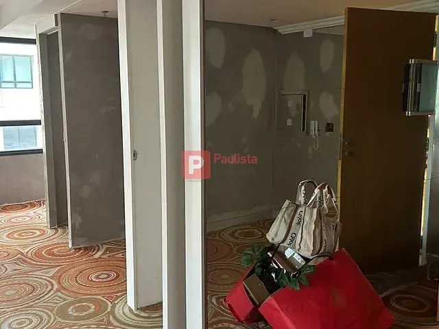 Conjunto comercial com 98m², à venda ou para alugar, no bairro Vila Olímpia em São Paulo