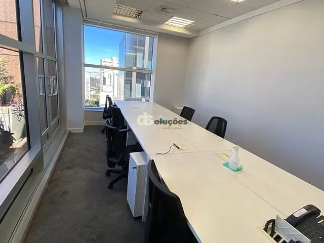 Conjunto comercial com 350m², para alugar, no bairro Cerqueira César em São Paulo