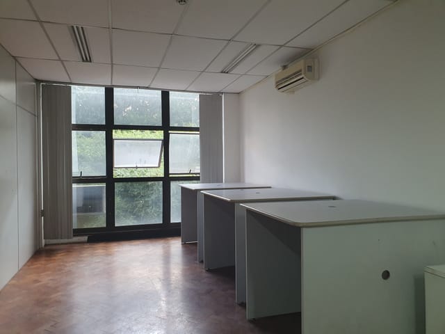 Conjunto comercial com 30m², para alugar, no bairro República em São Paulo