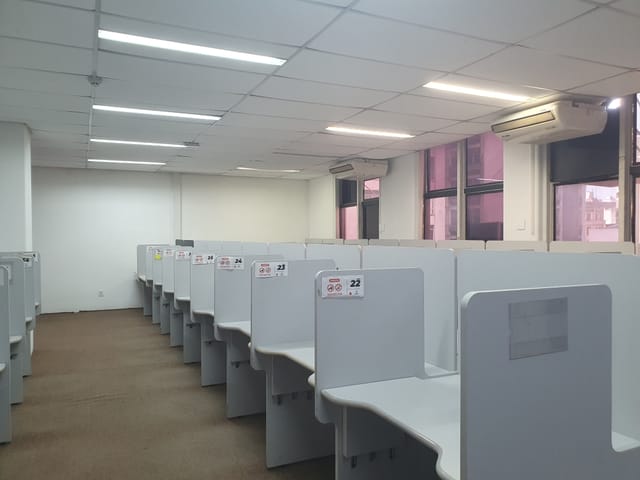 Conjunto comercial com 30m², para alugar, no bairro República em São Paulo