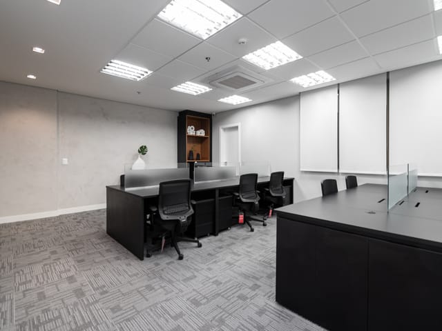 Foto do Conjunto comercial - Conjunto comercial para locação com 120m², potencial para 10 posições, 2 salas de reunião, MOBILIADO na Vila Olímpia, São Paulo, SP | Paulista Imóveis