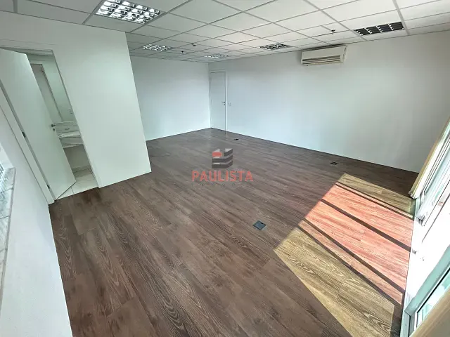 Conjunto comercial com 73m², para alugar, no bairro Santo Amaro em São Paulo