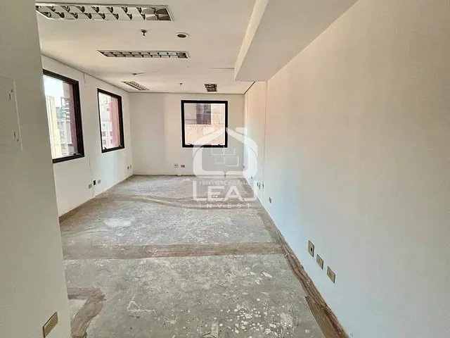 Conjunto comercial com 30m², para alugar, no bairro Vila Olímpia em São Paulo
