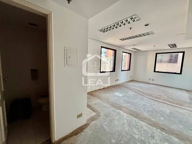 Conjunto comercial com 30m², para alugar, no bairro Vila Olímpia em São Paulo