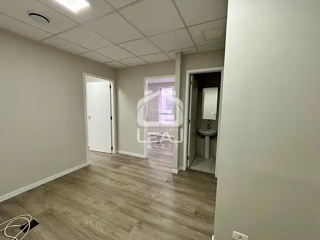 Conjunto comercial com 46m², para alugar, no bairro Vila Nova Conceição em São Paulo