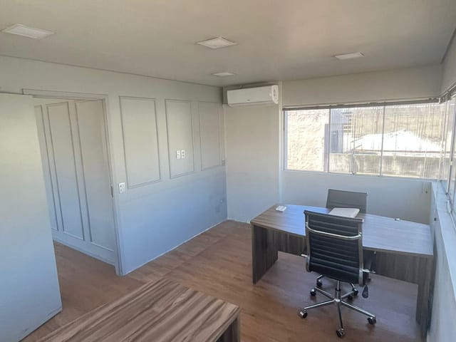 Conjunto comercial com 50m², para alugar, no bairro Cambuci em São Paulo