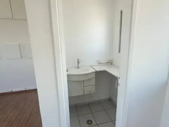 Conjunto comercial com 59m², para alugar, no bairro Cambuci em São Paulo
