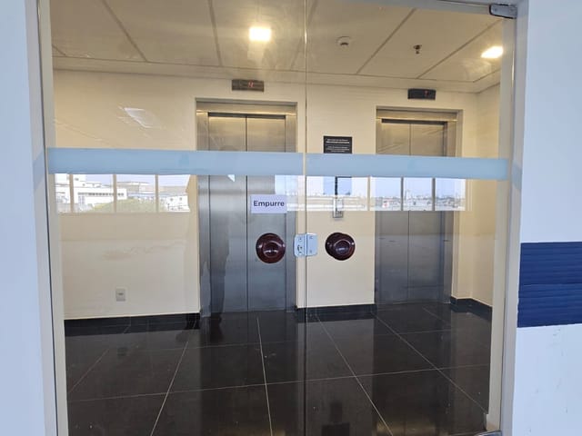 Conjunto comercial com 241m², para alugar, no bairro Vila Congonhas em São Paulo