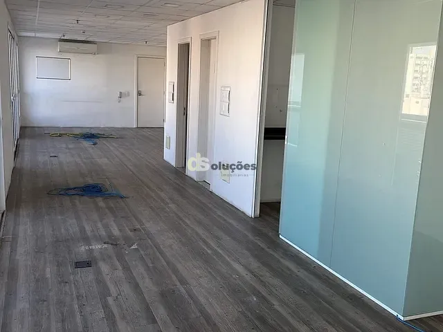 Conjunto comercial à venda, no bairro Várzea da Barra Funda em São Paulo