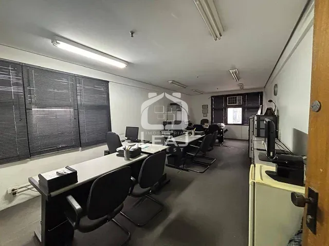 Conjunto comercial com 37m², à venda, no bairro Vila Nova Conceição em São Paulo
