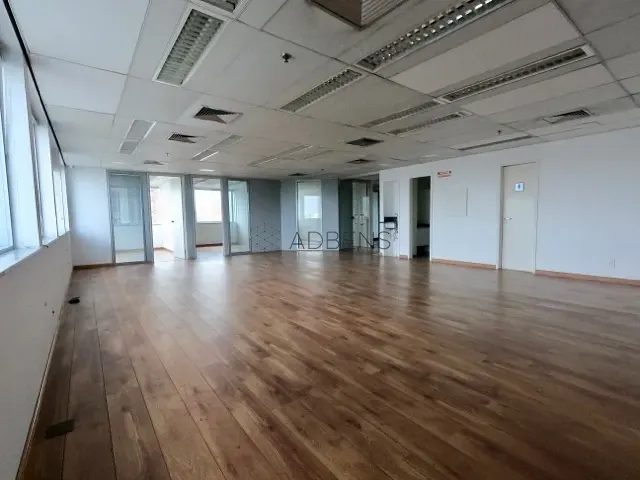 Conjunto comercial para alugar, no bairro Jardim Paulistano em São Paulo