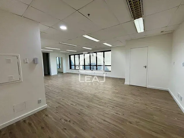 Conjunto comercial com 100m², para alugar, no bairro Vila Olímpia em São Paulo